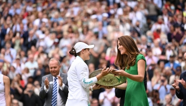 Barty receive the trophy from HRH Duchess of Cambridge